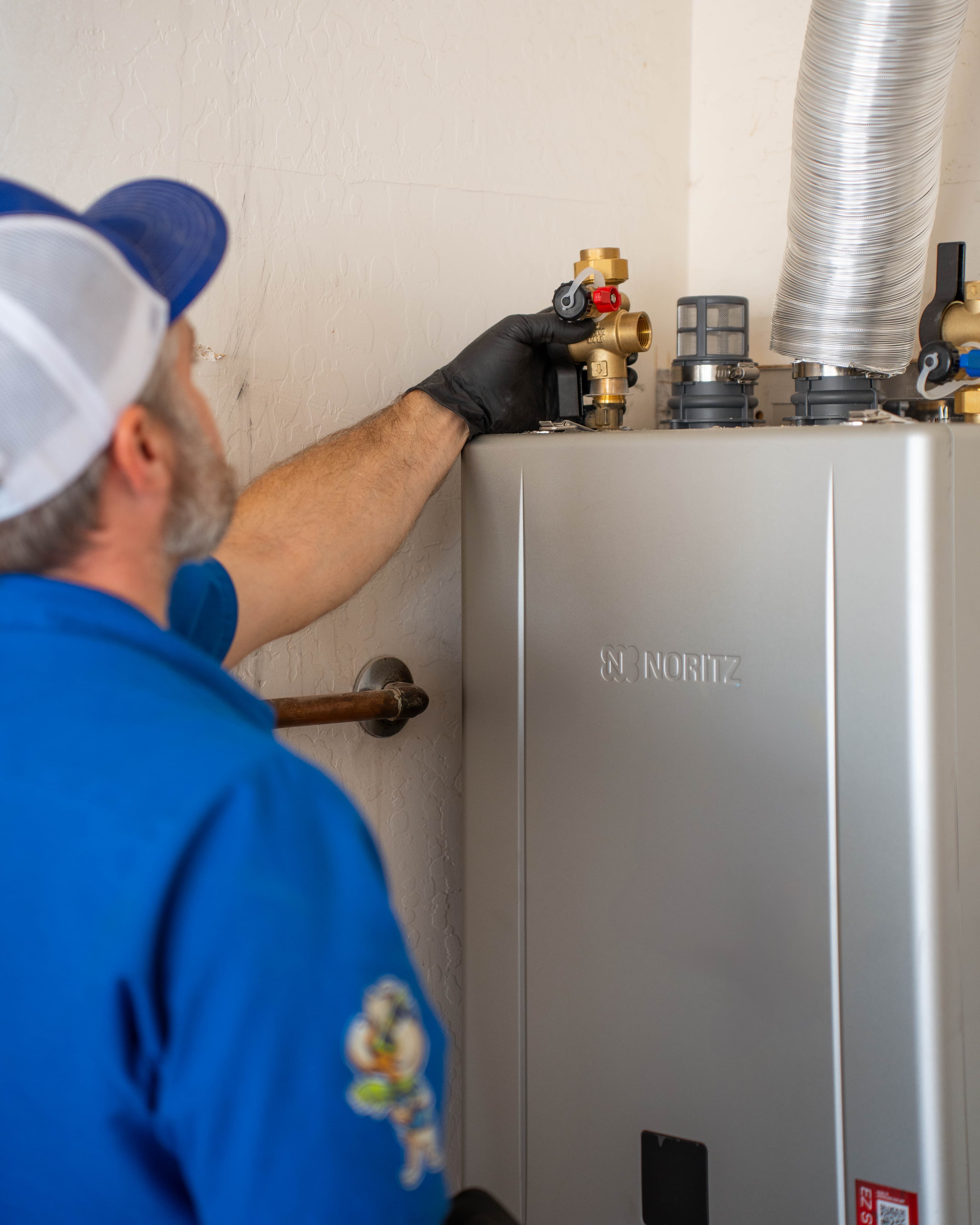 Tankless vs Tank Water Heater in Phoenix: Which One Should You Choose?